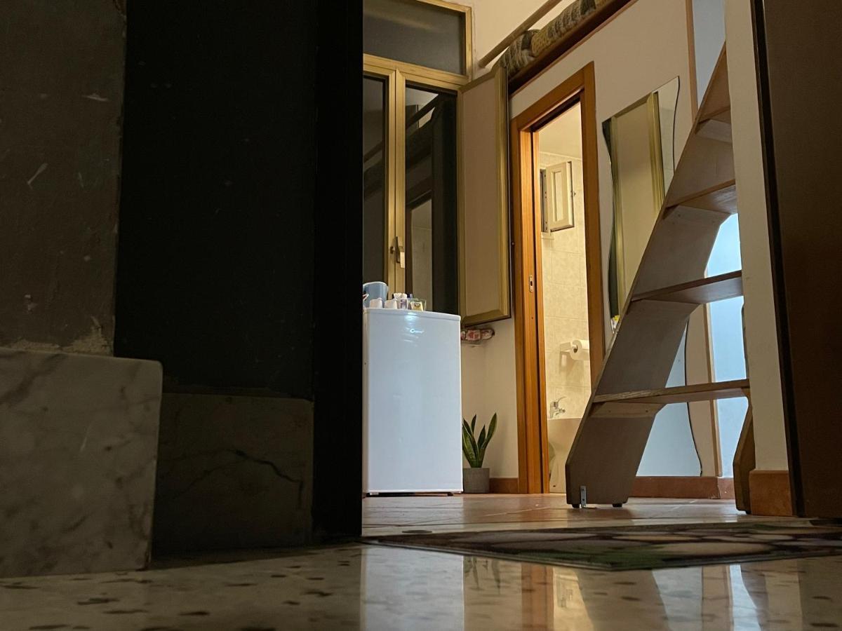 “Piccola Domus” Apartment Napoli Bagian luar foto